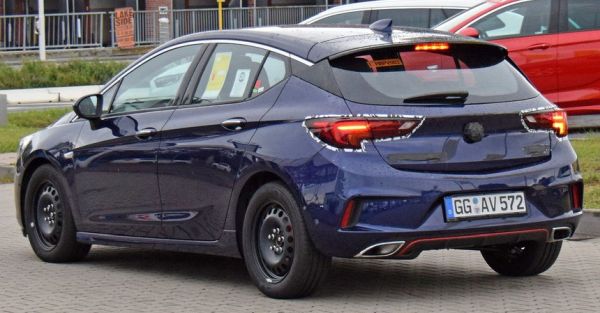 Opel Astra GSi изглежда готов за производство