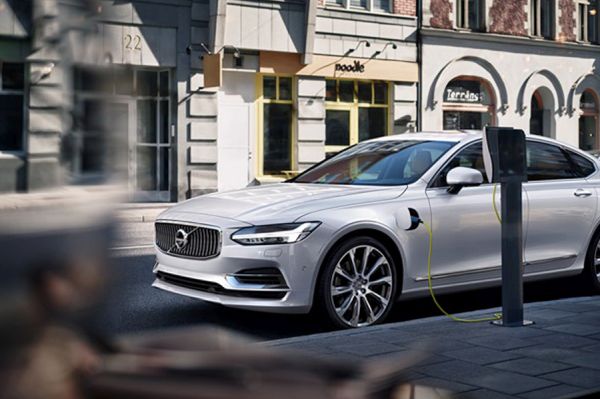 Volvo разкри как електромобилите и стандартните коли ще се изравнят по цена