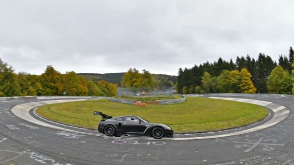 Nissan GT-R пробва да счупи рекорда на Porsche 911 GT2 RS на „Нюрбургринг”