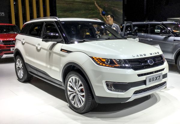 Land Rover намалява концептуалните модели заради китайци