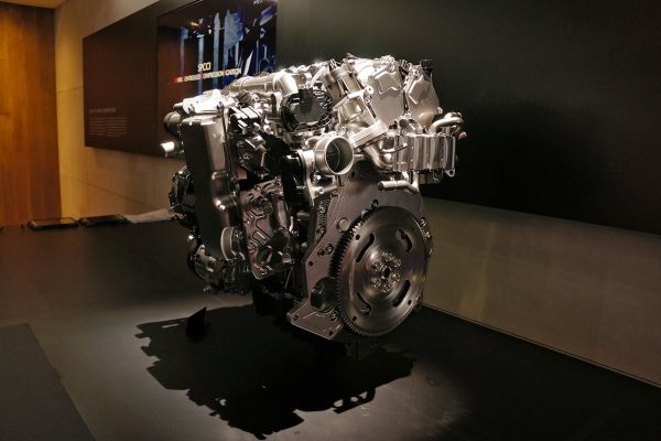 Mazda направи бензиновия мотор на бъдещето