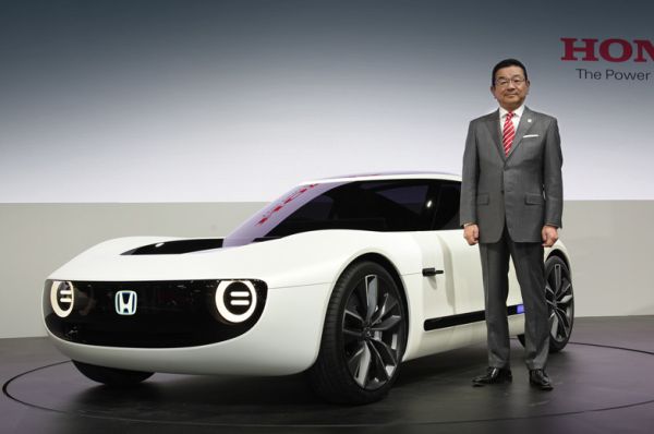 Honda показа спортен електромобил и превозни средства за мързеливци