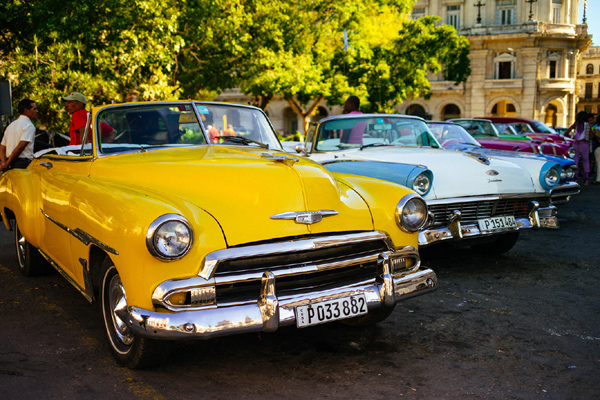 Руски лади срещу ретро такситата в Хавана