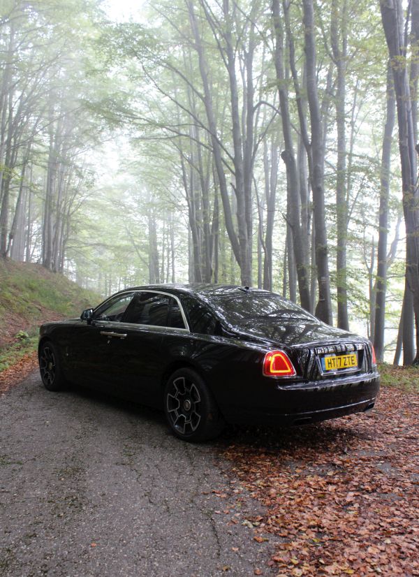 Творение в черно: тестваме Rolls-Royce Ghost Black Badge 