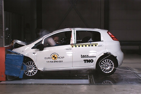 Fiat Punto получи нула звезди за безопасност от Euro NCAP