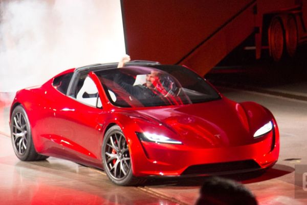 Може ли Tesla Roadster да постигне шокиращите цифри?