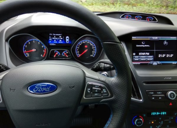 Европа срещу Америка: сравняваме Ford Focus RS с новия Mustang