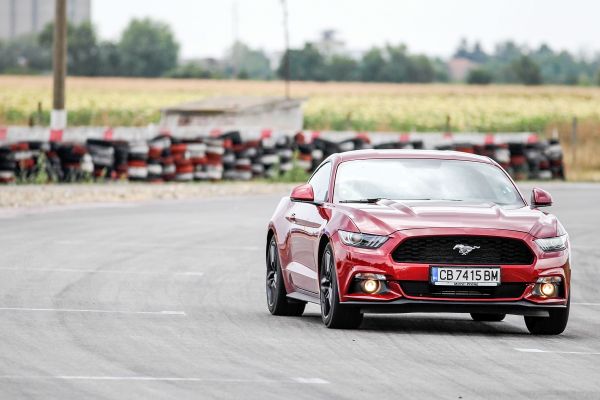 Европа срещу Америка: сравняваме Ford Focus RS с новия Mustang