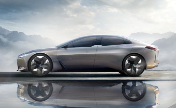 BMW ще е готов с конкурент на Tesla през 2021 г.