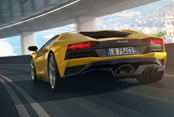 Наследникът на Lamborghini Aventador ще развива 1000 к.с.