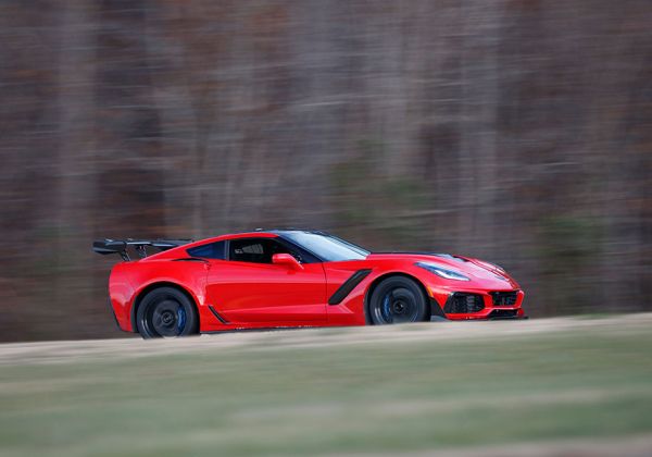 Ford GT постави рекорд на писта, Corvette ZR1 го подобри дни по-късно (ВИДЕО)