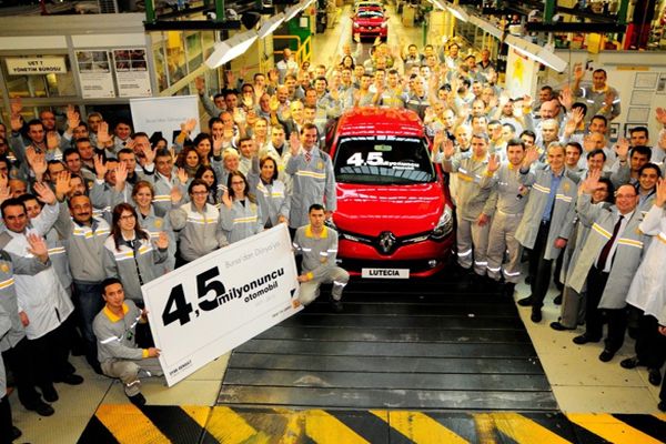 Напук на Макрон: Renault мести Clio в Турция