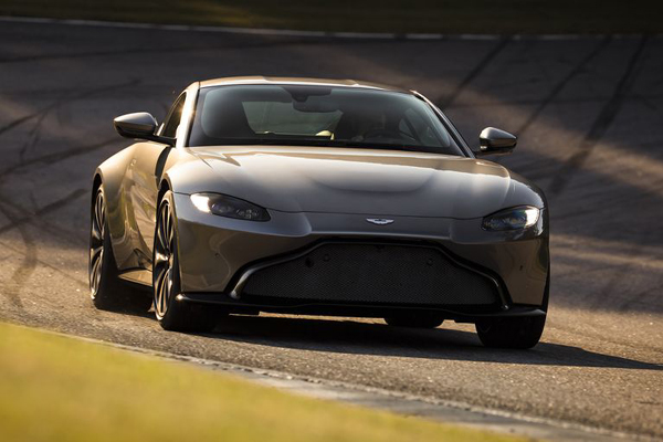 Aston Martin се отказа 6-цилиндровия мотор на Mercedes?