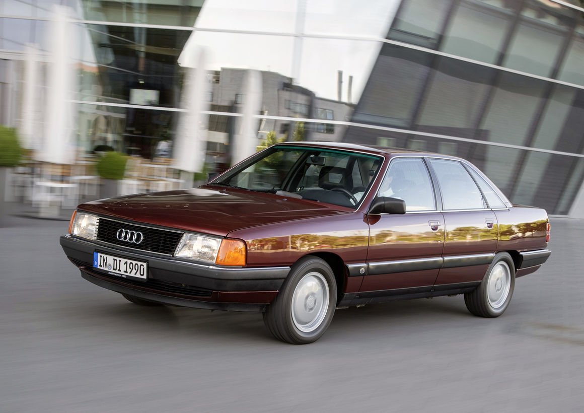 Немците празнуват 50 години Audi 100