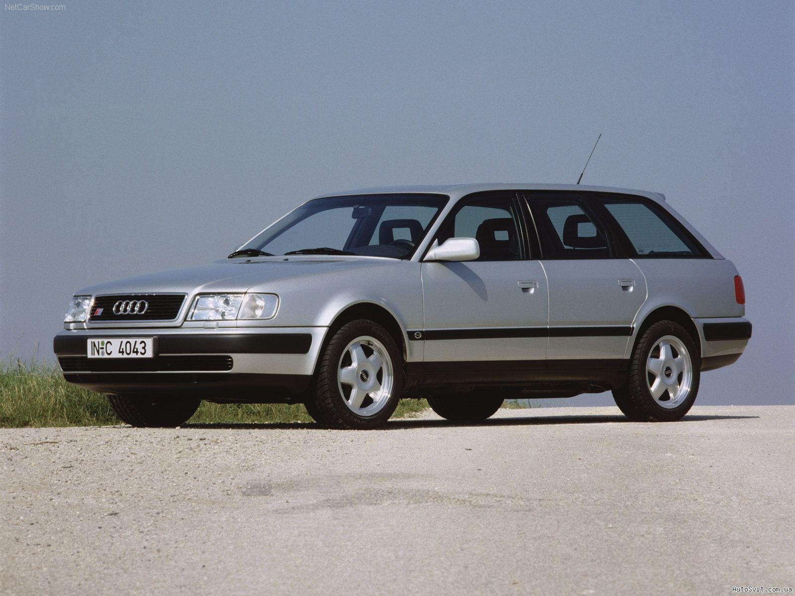Немците празнуват 50 години Audi 100