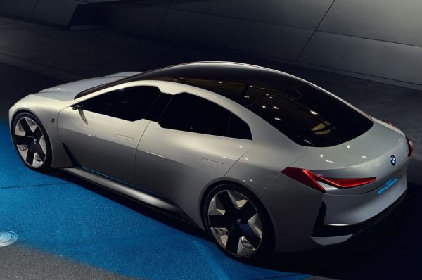 BMW призна: Производството на електромобили ни излиза твърде скъпо