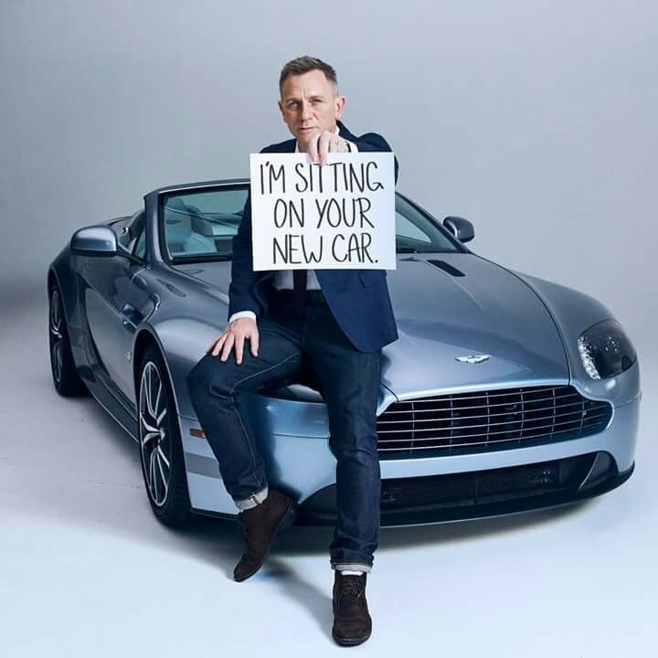 Джеймс Бонд продаде синия си Aston Martin Vanquish за 468 000 долара