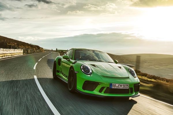 Най-екстремното Porsche 911 се пусна по най-опасното трасе в света (ВИДЕО)