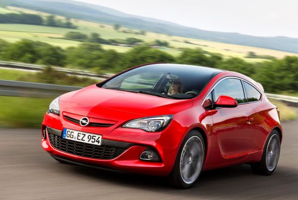 Бензинов Opel Astra разви 696 км/ч