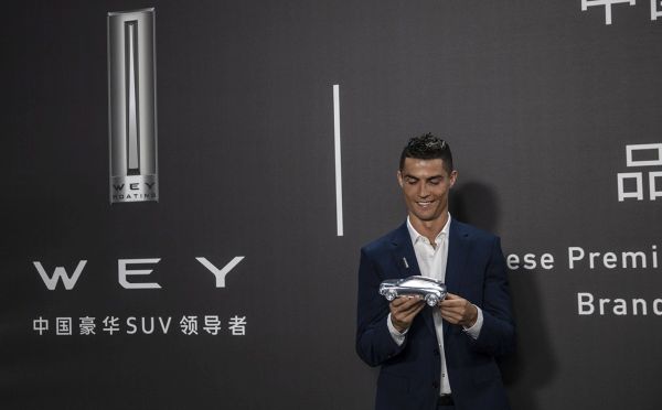 Кристиано Роналдо ще рекламира китайски джипове