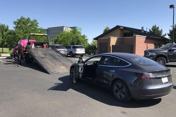 Tesla Model 3 записа рекорден пробег и се счупи (ВИДЕО)