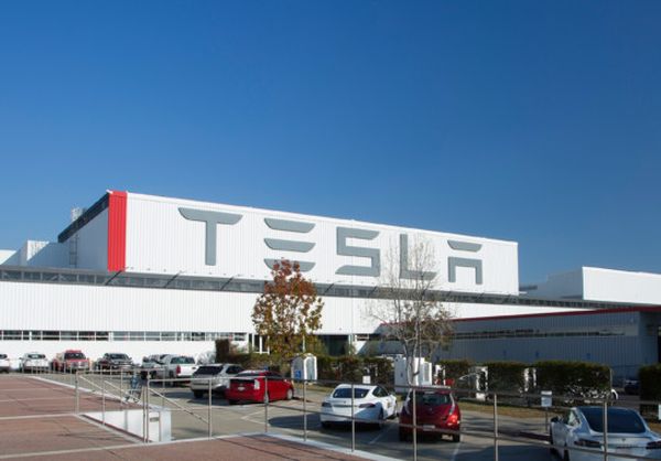 Индия иска завод на Tesla 