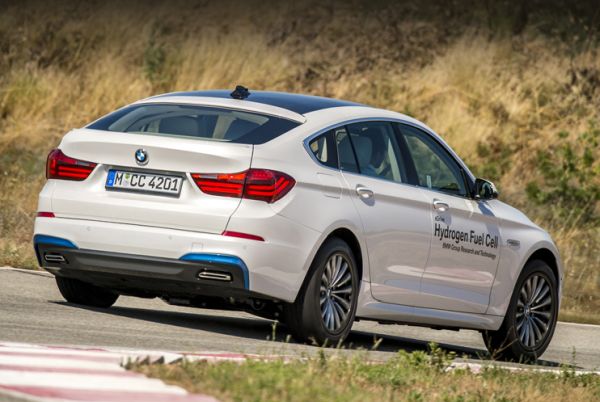 BMW ще слага водородни агрегати само на големите си модели