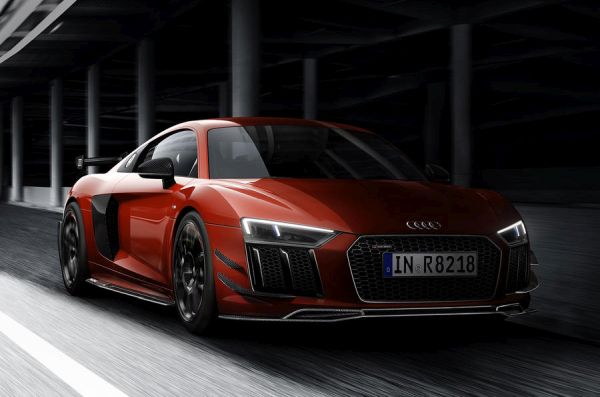 Audi подобри суперколата R8 V10 plus