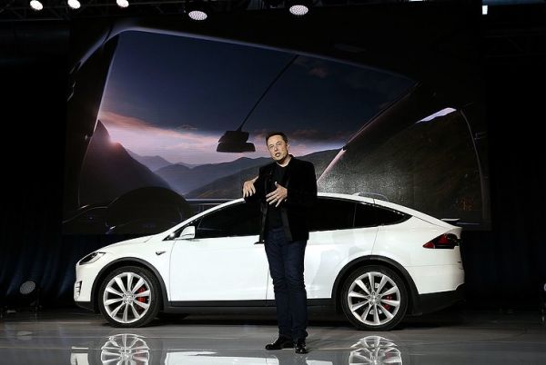 Уволнените служители на Tesla негодуват срещу Мъск