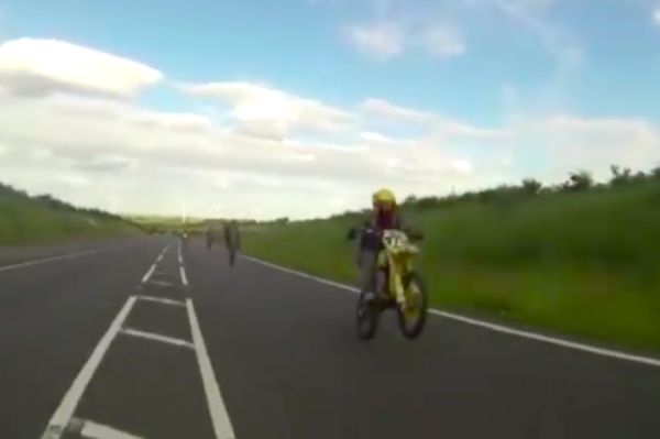 Британец постави рекорд за скорост с краден мотоциклет (ВИДЕО)