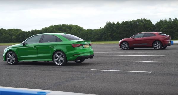 Електричество срещу бензин: Jaguar I-Pace и Audi RS3 в спор на пистата (ВИДЕО)