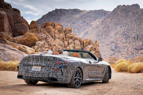 BMW тества кабриолета 8-Series в Долината на смъртта