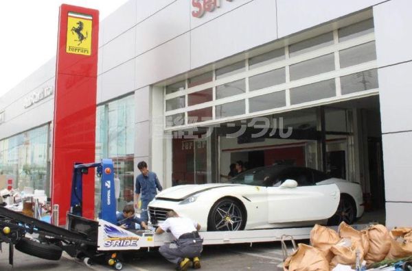 Тайфун в Япония унищожи 51 суперколи Ferrari