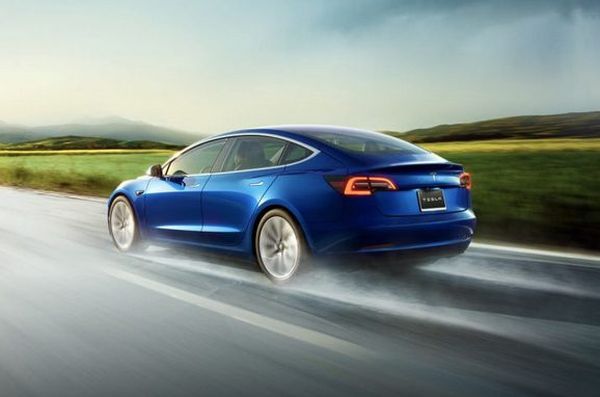 Бюджетната Tesla Model 3 излиза през май 2019 г.