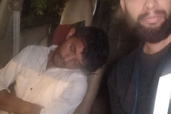Когато пияният шофьор на Uber заспи зад волана...