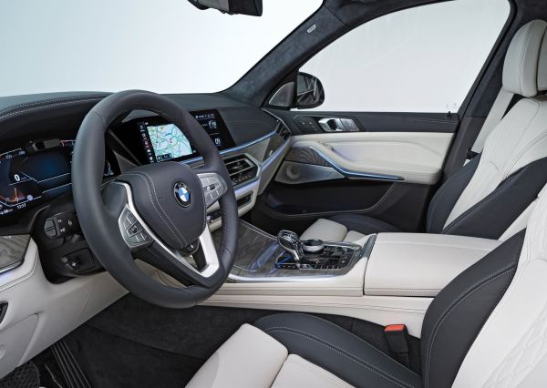 BMW разкри гигантския си кросоувър