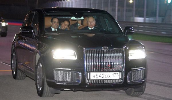 Путин лично подкара новия си автомобил