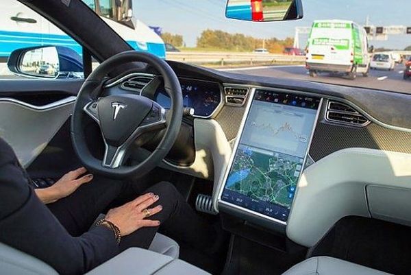 Автопилотът на Tesla се научи да кара по зададен маршрут (ВИДЕО)