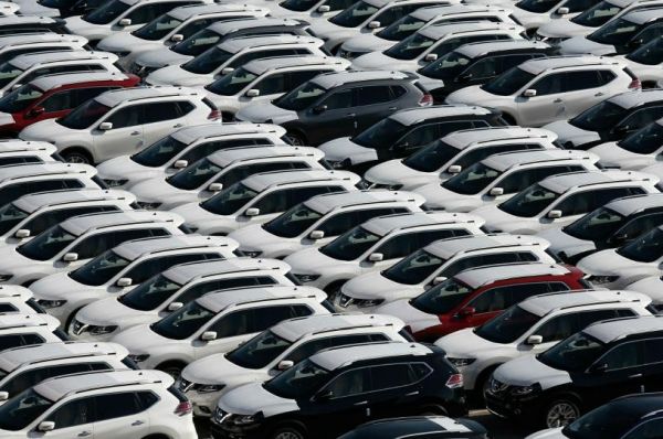 Продажбите на нови коли в Европа продължават да спадат