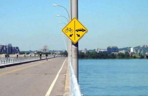 Пътни знаци, които изглеждат като гавра с шофьора (реални примери)