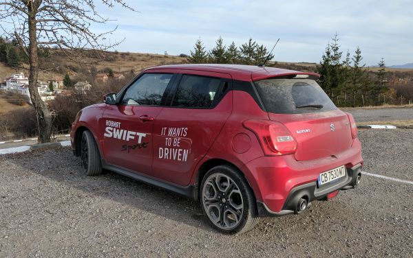 Категория оса: тестваме новото Suzuki Swift Sport