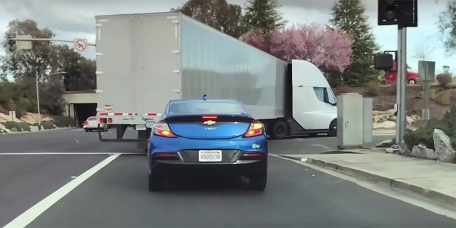 Check how Tesla's truck is accelerating (VIDEO)