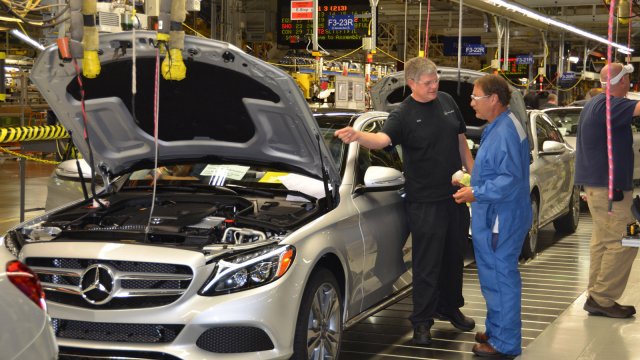 Mercedes cuts 10,000 jobs
