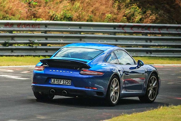 Обновеното Porsche 911 излезе на &bdquo;Нюрбургринг&rdquo;