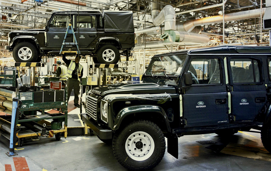Land Rover продължава производството на Defender