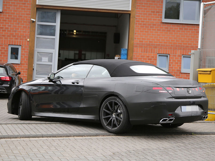 Mercedes-Benz S63 AMG Cabriolet се раздели с маскировката