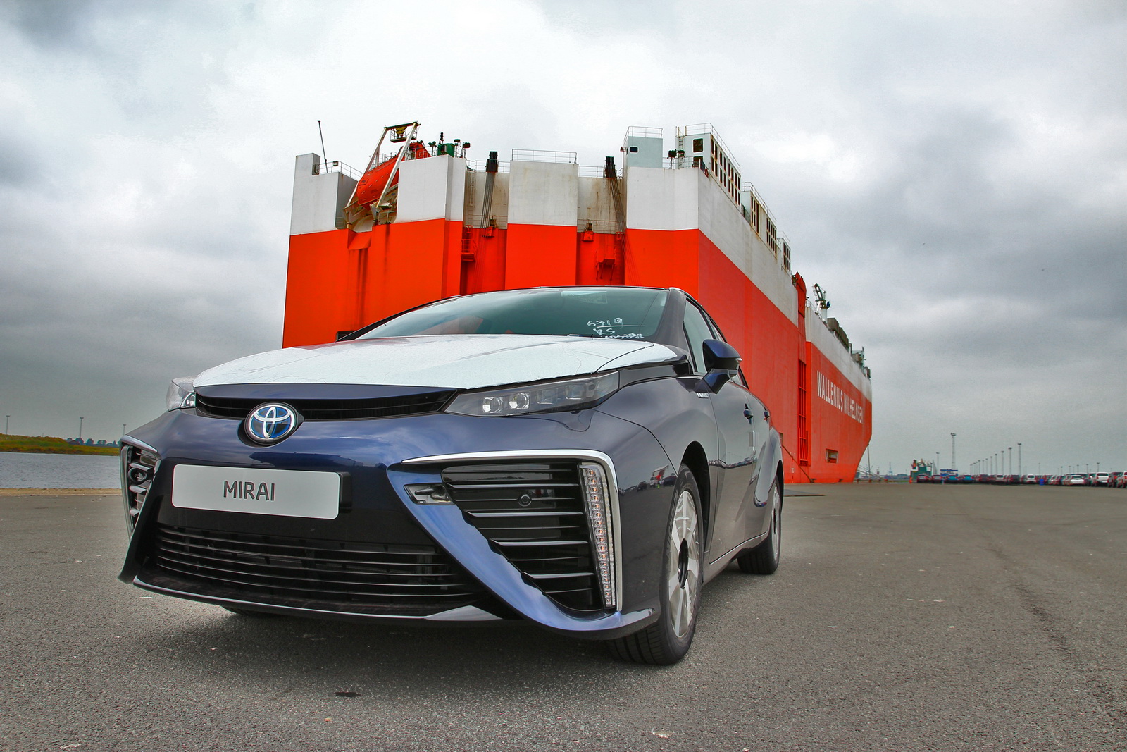 Toyota Mirai акостира в Европа