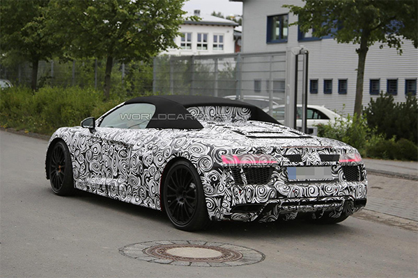 Audi изкара кабриолета R8 на тестове