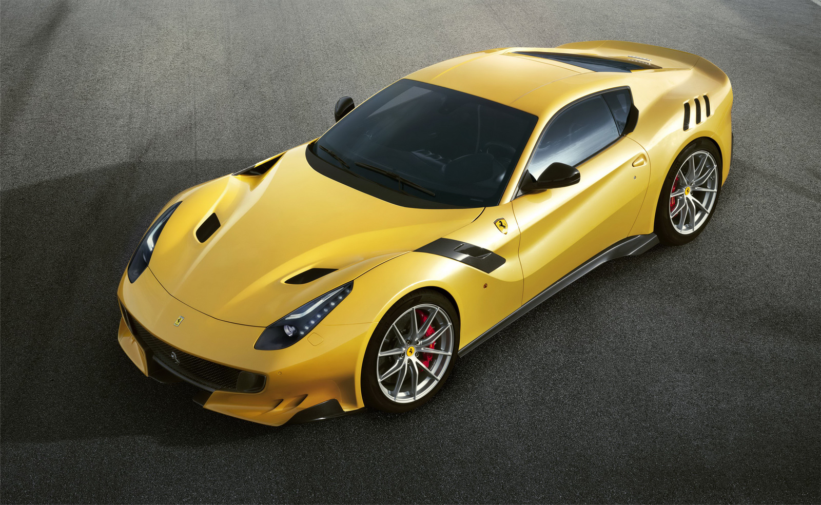Най-новият модел на Ferarri е F12tdf Най-новият модел на Ferarri е F12tdf