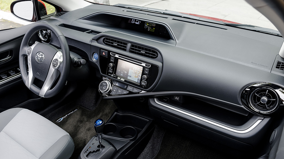 Toyota обнови и хечбека Prius Toyota обнови и хечбека Prius